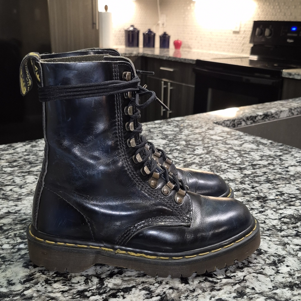 SOLD Dr. Martens | Vintage 10-Eye Blue/Black Ruboff | Size 8